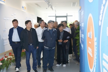 平湖(hú)市(shi)社(she))經(jing)室老幹部(bu)一(yi)行赴景興調研